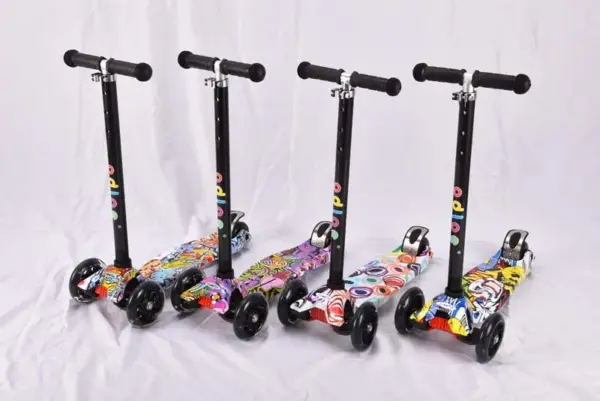 2022 New Three-wheel Push Kick Skateboard Boys and Girls Toddler Toys Children's Bicycles