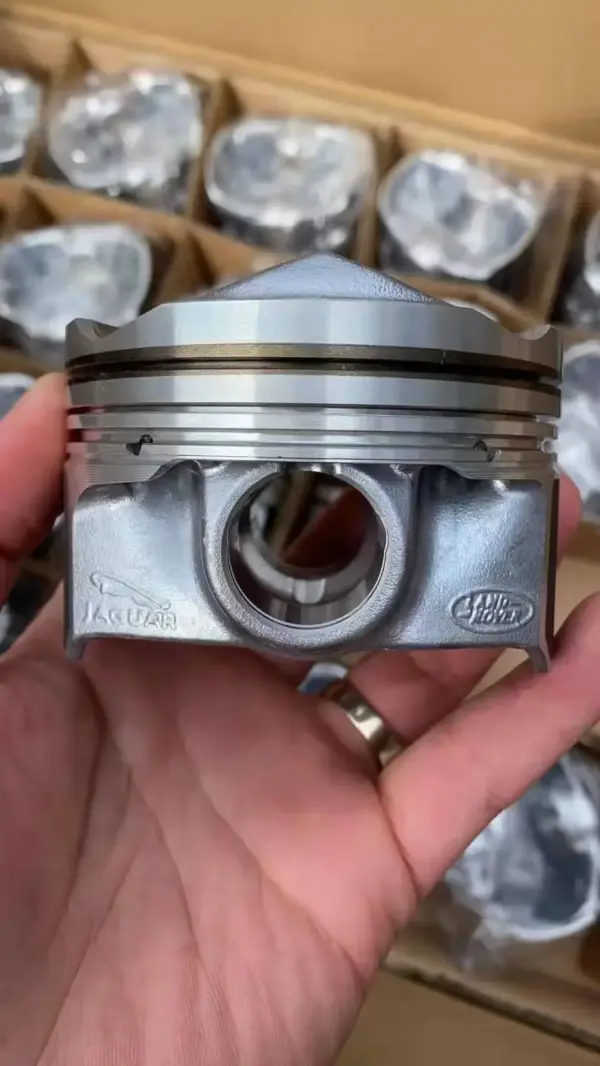 Factory 83mm  AJ200 Piston for Range Rover Velar  2.0T  PT204 Petrol  OE LR104725 Oem Quality Engine Part Piston